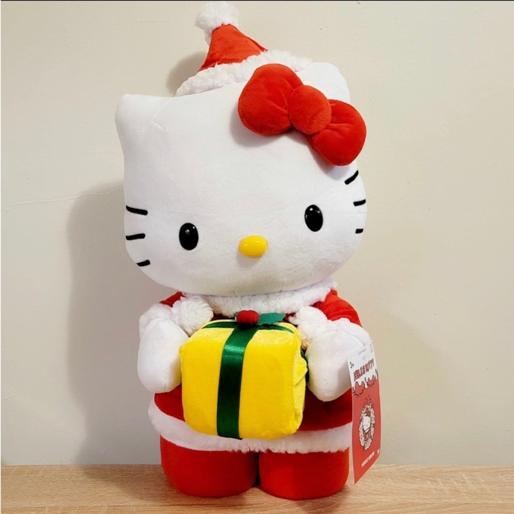 Hello kitty Christmas greeter